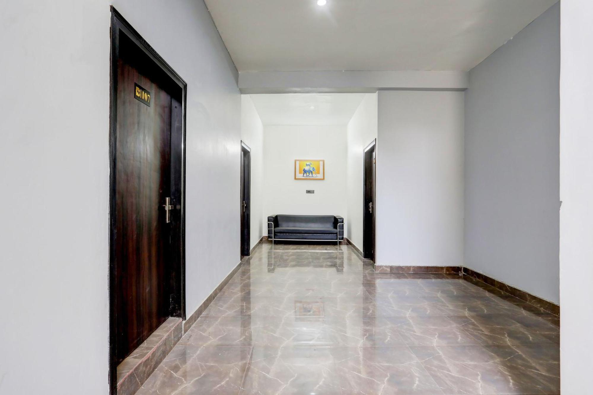 Super Hotel Live View Indraprastha Exterior foto