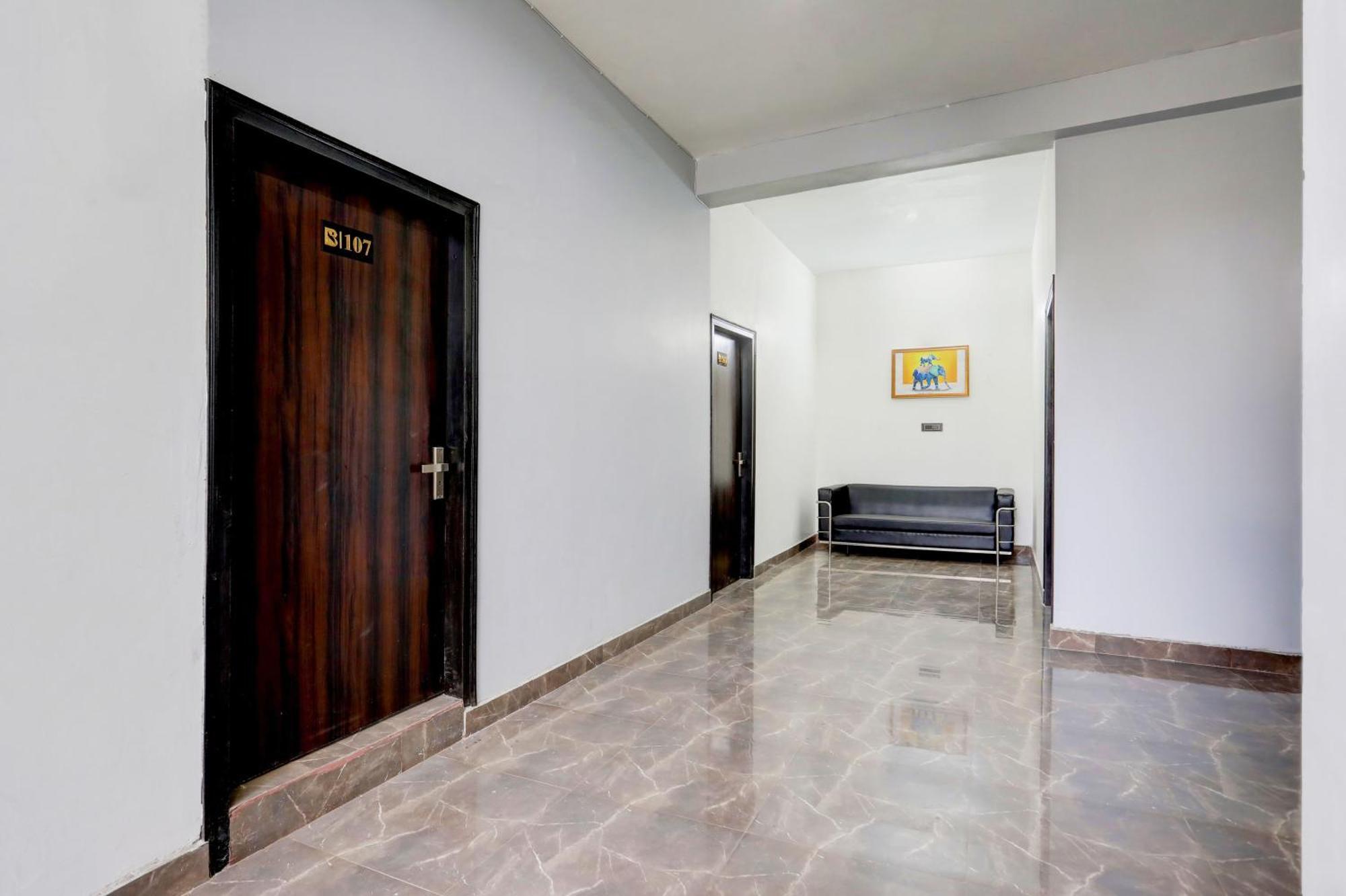 Super Hotel Live View Indraprastha Exterior foto